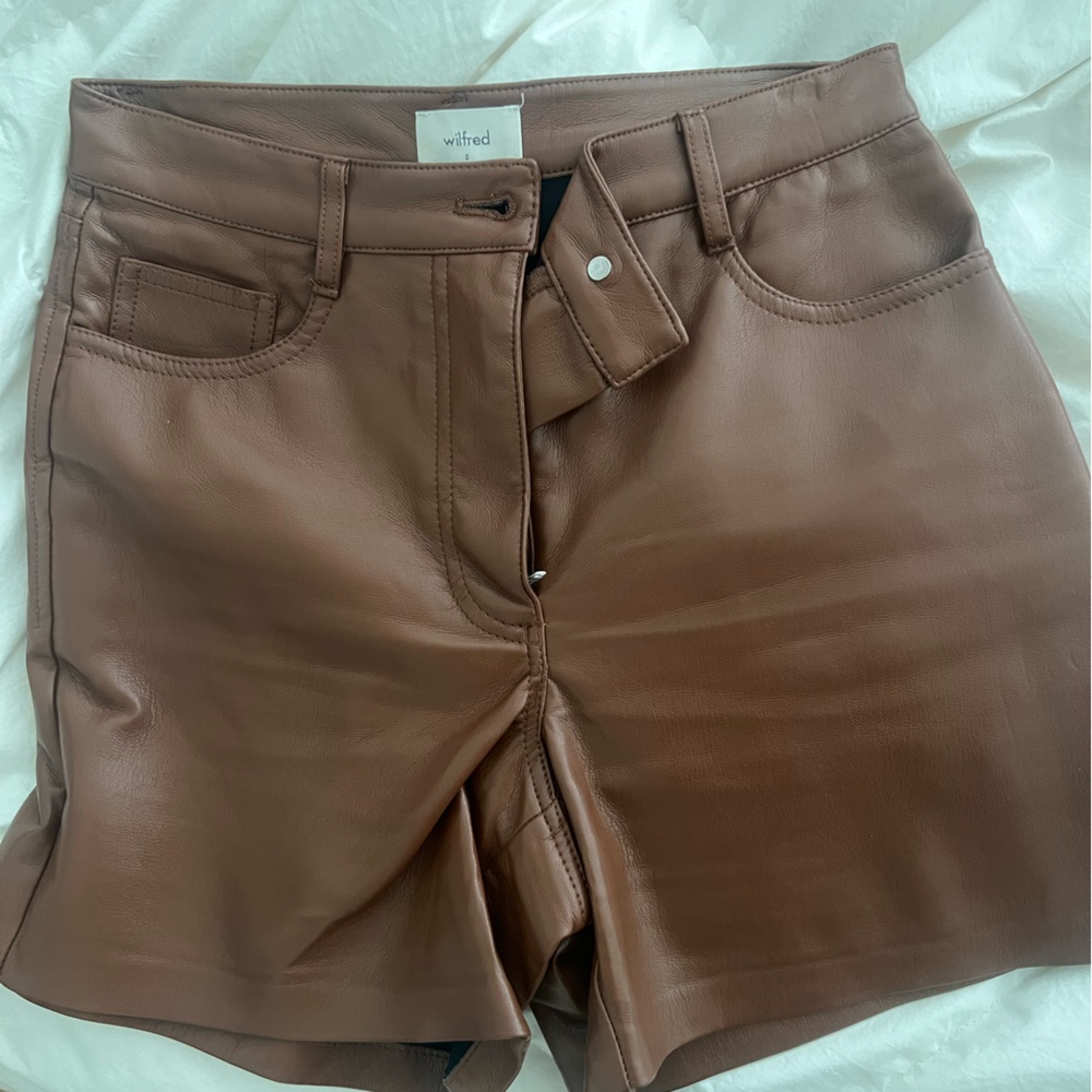Aritzia, Wilfred 4” coco leather shorts